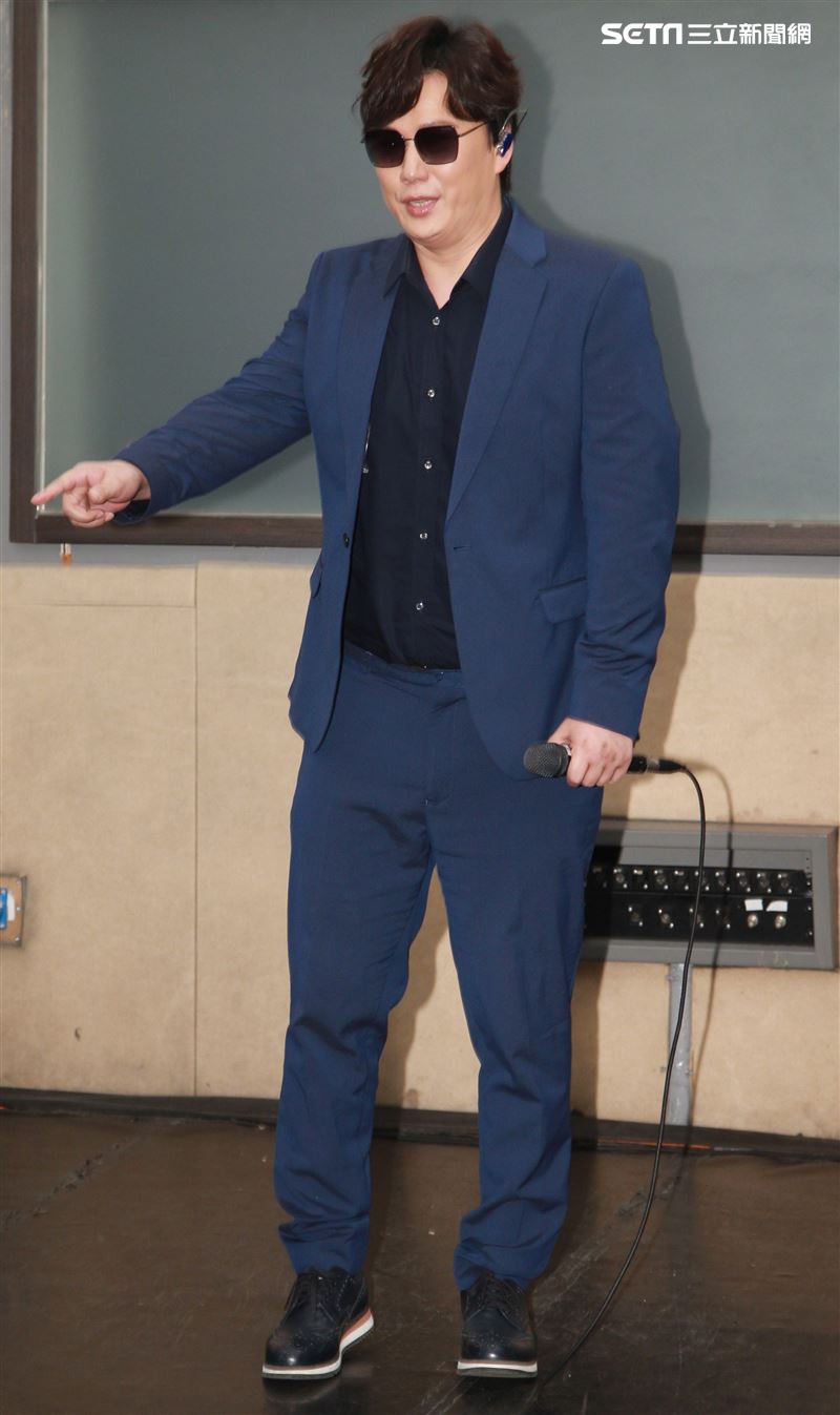 金曲歌王蕭煌奇將二度登上台北小巨蛋開唱，緊鑼密鼓為演唱會練團。（記者邱榮吉/攝影）