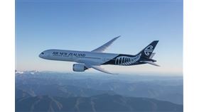 國際專業航空評鑑網站AirlineRatings.com公布2020年全球最佳航空公司評選結果，紐西蘭航空公司拔得頭籌。（圖取自facebook.com/AirNZTW）