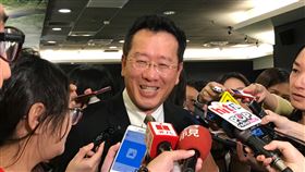 顧立雄：2020年銀行業競爭會更激烈金管會主委顧立雄（中）26日表示，未來線上、線下虛實整合，跨機構間支付都將對傳統銀行產生衝擊，2020年銀行業競爭會更激烈。中央社記者劉姵呈攝  108年11月26日