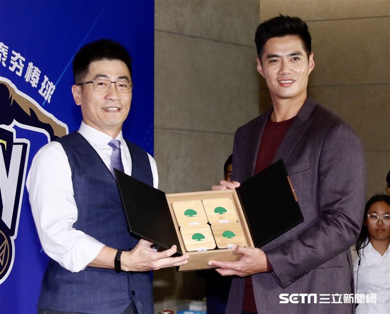 陳偉殷返台記者會。（圖/記者林聖凱攝影）