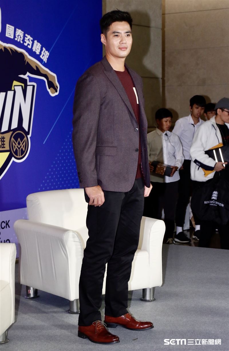 陳偉殷返台記者會。（圖/記者林聖凱攝影）