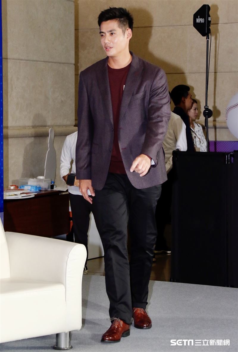 陳偉殷返台記者會。（圖/記者林聖凱攝影）