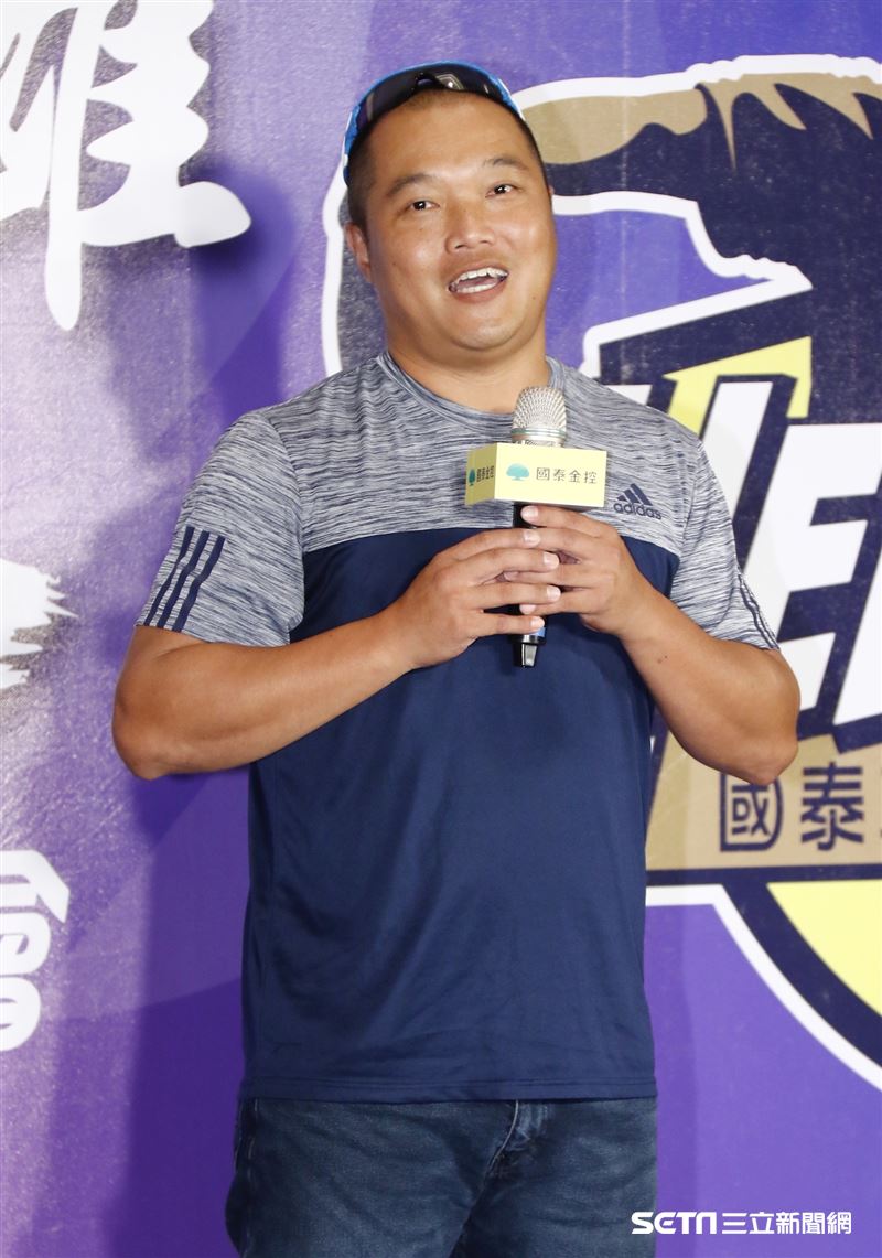 雲林縣馬光國小林子偉教練出席陳偉殷返台記者會。（圖/記者林聖凱攝影）