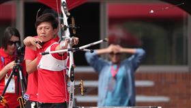 全運會射箭  雷千瑩出賽（2）全運會射箭混雙獎牌戰24日上午在桃園舉行，已取得東京奧運門票的台灣射箭好手雷千瑩（圖）在混雙反曲弓項目出賽，替新北市獲得銀牌。中央社記者吳家昇攝  108年10月24日