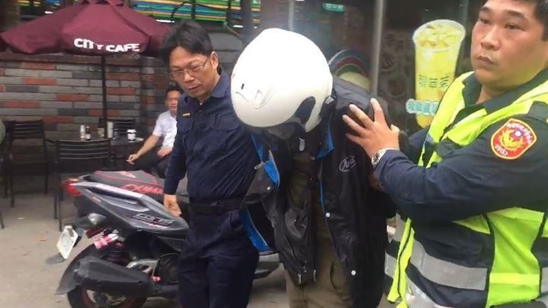 男持槍搶運鈔車　子彈卡殼遭痛毆被逮