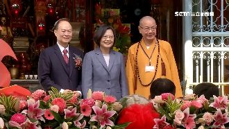 推宗教觀光！小英抵龍山寺合體林昶佐