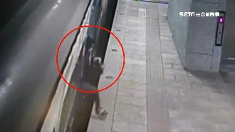 女突跳莒光號翻滾險斷手！原因超傻眼