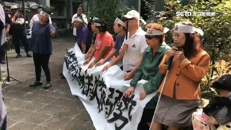事務所前抗議！蔣月惠替翁討養老錢