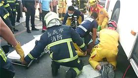 嘉義,BRT,機車,婦人,命危（圖／翻攝畫面） 