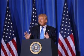 美國,川普,簽署,美中貿易,香港人權法案(圖/中央社)