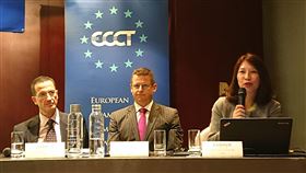 歐商與米高蒲志報告　63%就業者有意赴海外工作歐洲商會與米高蒲志27日發布2020台灣薪酬標準指南，內容指出，台灣目前商業環境處於人才技能較高，薪資成本卻偏低的狀況。中央社記者潘姿羽攝　108年11月27日