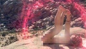 美國治療師梅根自稱裸體曬私密處可以增強身體能量 圖／翻攝自梅根Instagram