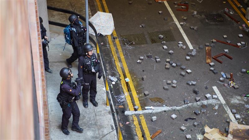 圍城第12天！港警首度進入理大搜證