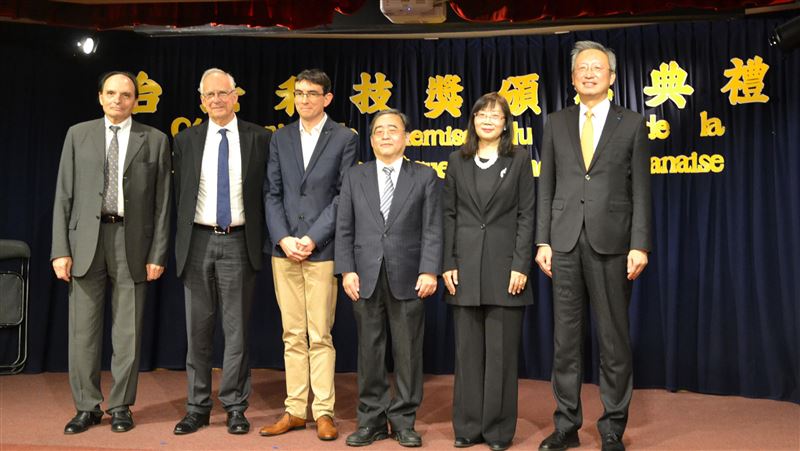 螢光奈米鑽石生醫應用　中研院獲獎！