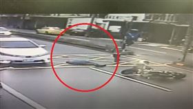 桃園,車禍,老翁,闖馬路,被撞