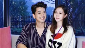 潘逸安和圈外愛妻。（記者林聖凱攝影）