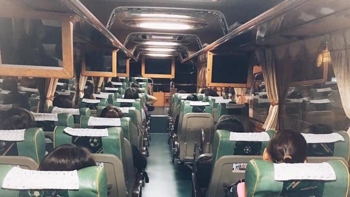 搭遊覽車爽坐「皇帝位」！他差點駕崩