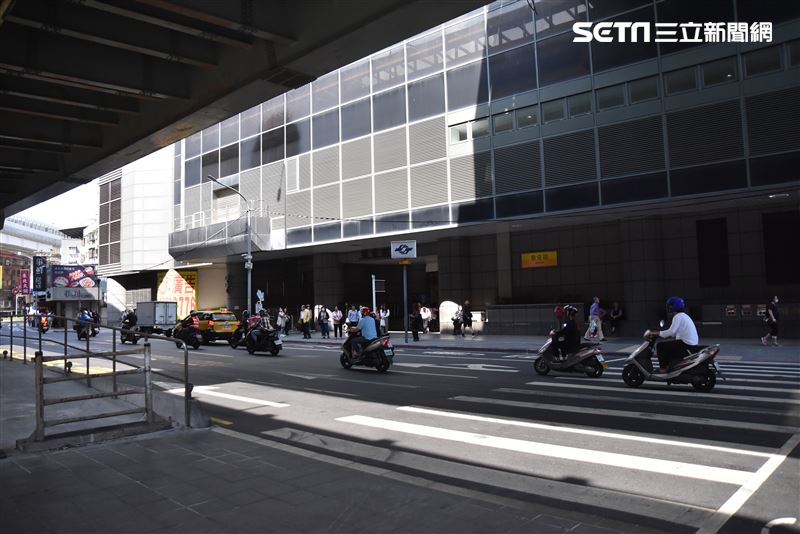 新北市近一年電梯大樓十大熱門交易路段，中和區景平路以交通、生活機能等優勢，奪得第一名。（圖／記者陳韋帆攝影）