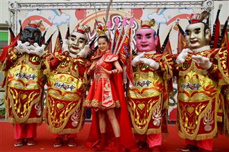 太子文化季！選美正妹三太子神裝驚豔