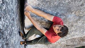 ▲攀岩好手戈布萊特（Brad Gobright）墜落身亡。（圖／翻攝自推特）