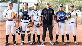 陳偉殷指導雲林地區球員。（圖／主辦單位提供）