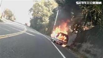 老翁開車引擎起火　遇熱心民眾呼喊救
