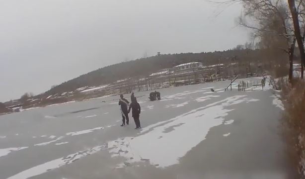 夫妻掉冰窟！老婆要警「先救我」遭拒