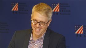 歐雨修談南部美食　高雄魯肉飯比台北更好吃美國在台協會（AIT）高雄分處長歐雨修接受中央社專訪表示，先後待在台灣逾8年，幾個孩子也是在台灣出生長大的，台灣可說是自己第2個家，談到南北美食，他說，高雄的魯肉飯比台北更好吃。中央社記者董俊志攝　108年11月30日