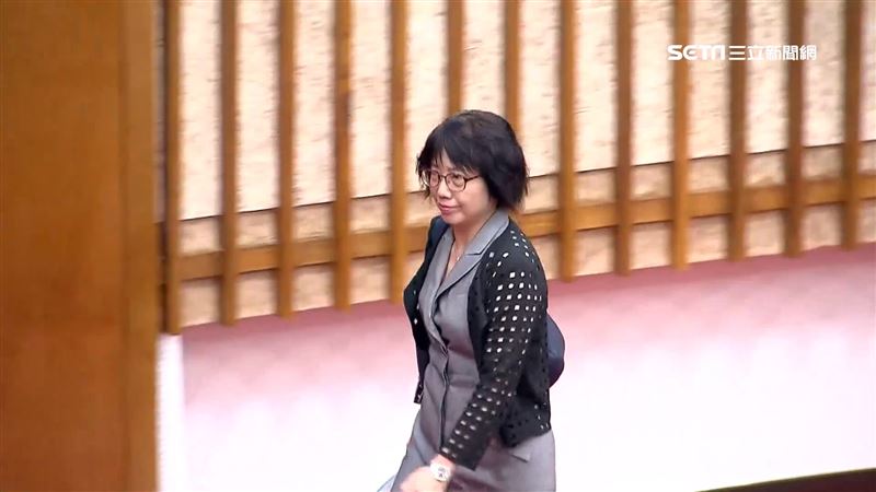 高美蘭：捐出考績獎金！被斥烏賊戰術
