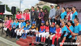 ▲波士頓紅襪林子偉中信兄弟黃恩賜花蓮縣長徐榛蔚球芽。（圖／記者蕭保祥攝影）