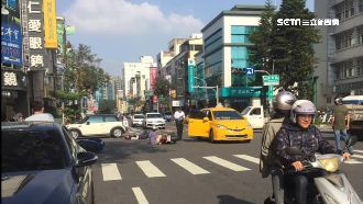 小黃搶快闖紅燈　3機車遭殃2人送醫