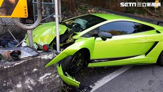 小牛「噴」了！千萬藍寶堅尼自撞護欄