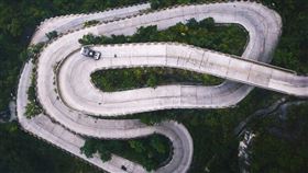 ▲拉力賽車手Ken Block甩尾上天門山（圖／翻攝網路）