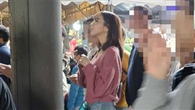 夏木安梨又被發現出現在萬華龍山寺拜拜。（圖／讀者提供）