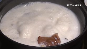 牛奶鍋煮滾奶竟結塊！揭湯頭原料差異