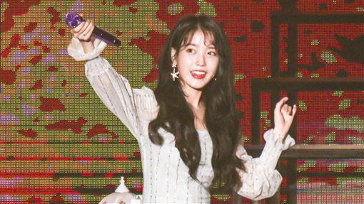 IU"Love,Poem"台北演唱會