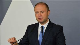 馬爾他知名女記者加利西亞疑因揭弊惹來殺身之禍，引發國內政治危機，總理慕斯凱特（圖）1日宣布將請辭下台。（圖取自facebook.com/josephmuscatdotcom）