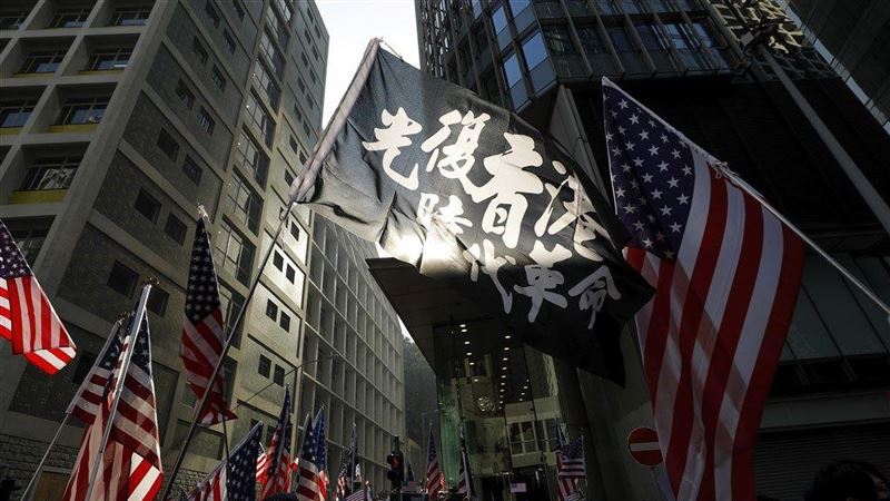 美媒：港人權法案通過　美中協議擱置