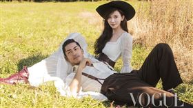 林志玲與AKIRA婚紗照（照片如蒙刊登，請註明「VOGUE雜誌提供」。本照片僅供為報導本次新聞時一併刊載使用，請勿於報導其他新聞、或為任何其他用途使用，以避免貴我雙方不必要之著作權相關爭議。請勿使用本次的新聞稿和圖片做任何負面之報導，感謝協助。）