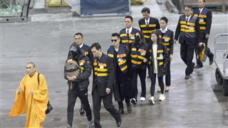 高以翔棺木抵貨運站　法師迎靈拆外箱