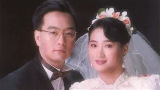 嚴凱泰鶼鰈情深！籃球串27年夫妻情