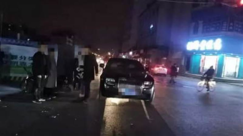 機車撞勞斯萊斯！稱交通弱勢避責GG
