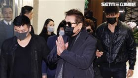 高以翔父親見到媒體們體貼說：「大家辛苦了。」（圖／記者林聖凱攝影）