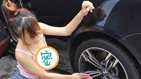 蹲地洗車妹（圖／翻攝自加藤軍路邊隨手拍）