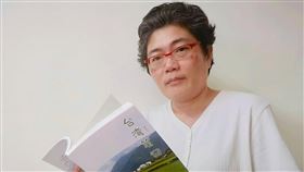 新加坡媒體人以台灣筆記為代表作新加坡媒體人黃匡寧多年來寫台灣旅遊經歷，憑藉對媽媽娘家台灣的特殊情懷，最近以新書「台灣筆記」為筆耕台灣10年代表作。（黃匡寧提供）中央社記者黃自強新加坡傳真　108年12月2日