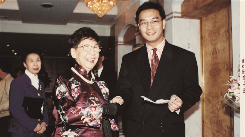 嚴凱泰母子情深！吳舜文將他視如己出