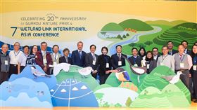 關渡公園迎接20年　紀念研討會登場台北市關渡自然公園20年慶紀念研討會暨第7屆國際濕地夥伴網絡亞洲區年會2日起展開，台北市動保處表示，逾20個國家、地區和上百名濕地中心成員齊聚參與，為歷屆最大規模年會。（台北市動保處提供）中央社記者黃麗芸傳真　108年12月2日