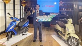 KYMCO呼籲油電平權  中央地方同調KYMCO（光陽工業）集團執行長柯俊斌表示，3日率先同業推出2款7期環保車，並呼籲能「油電平權、中央地方同調」，讓二輪車市銷售正常回歸市場自由競爭機制，無須製造油電分裂。中央社記者韓婷婷攝  108年12月3日