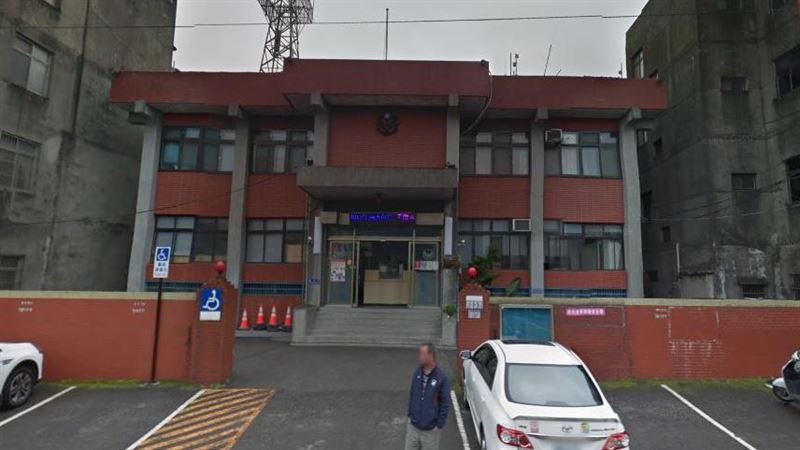 內急借廁等不到位　嗆：警察了不起？