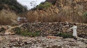 交友軟體滑到帥哥！26歲正妹火速淪陷…「被拐無人深山」慘遭瘋狂折磨(圖/微博)